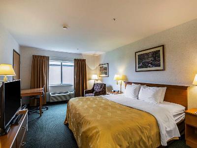 Quality & Route 151 Hotel 2*