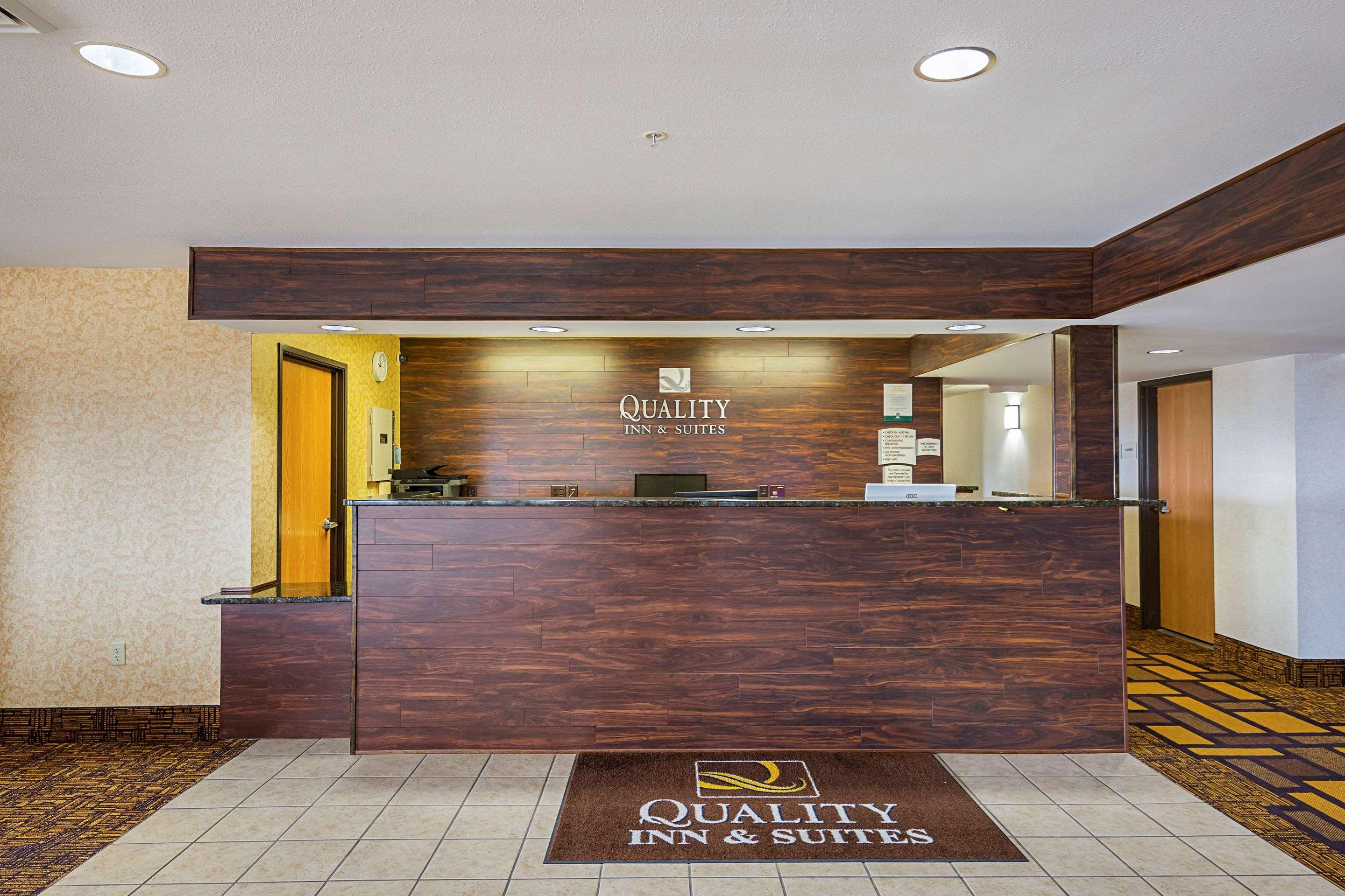 Quality & Route 151 Hotel 2*