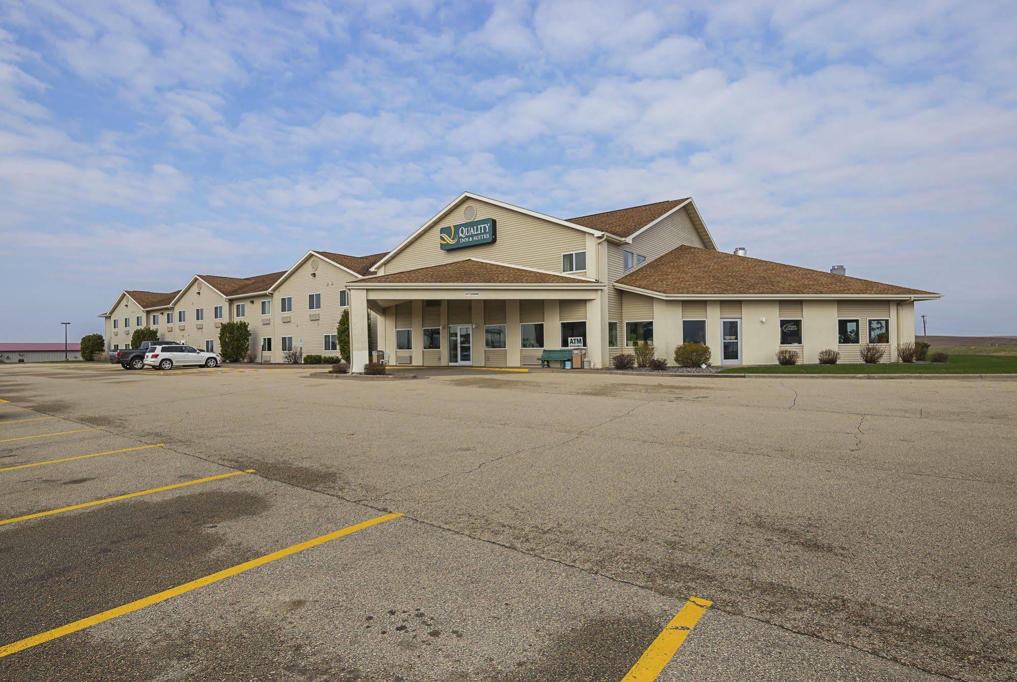 Hotel Quality & Route 151 2*